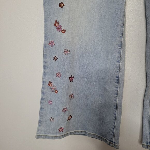 Jessica Simpson Plus Size Light Wash Flared Jeans With Floral Embroidery & Pocke - Picture 3 of 11